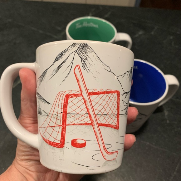 TIM HORTONS| 2018 Set of three themed mugs. - Picture 3 of 10
